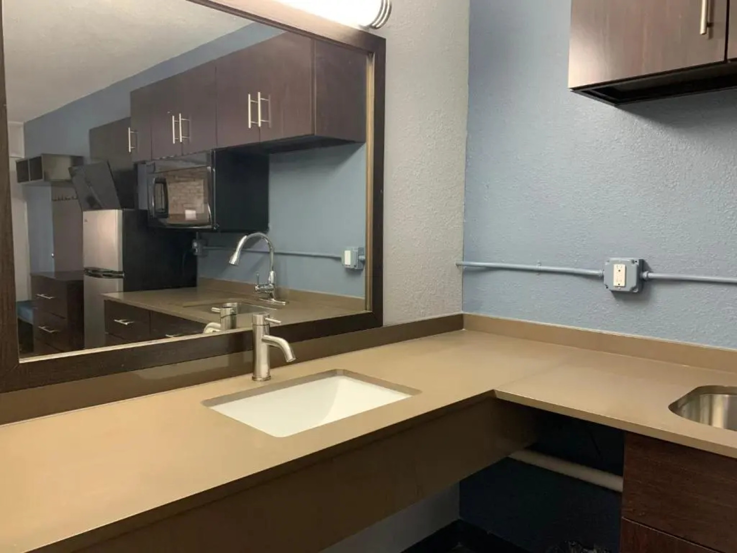 HomeTowne Studios by Red Roof Battle Creek