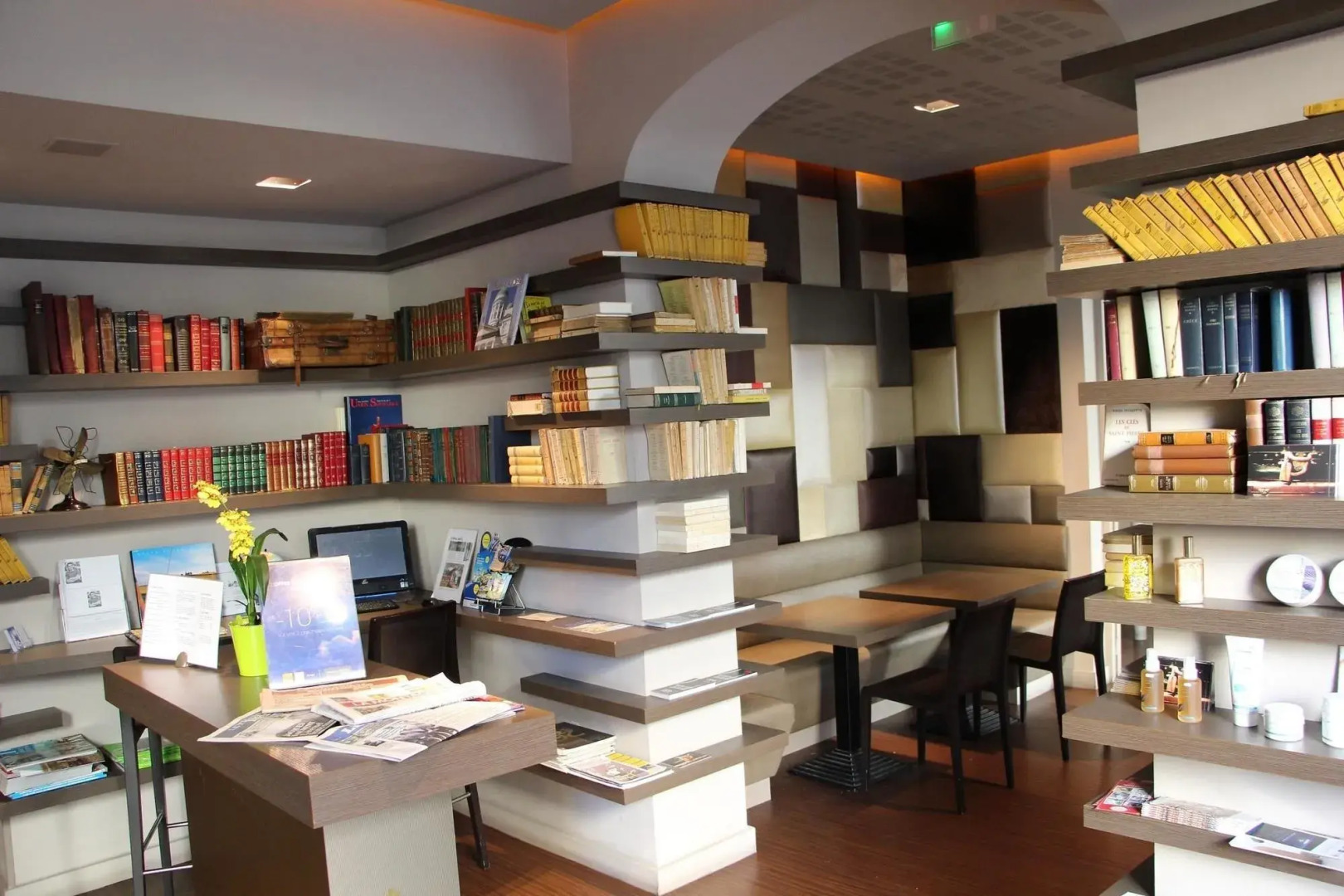 Hotel Kyriad Vichy Spa Cinq Mondes