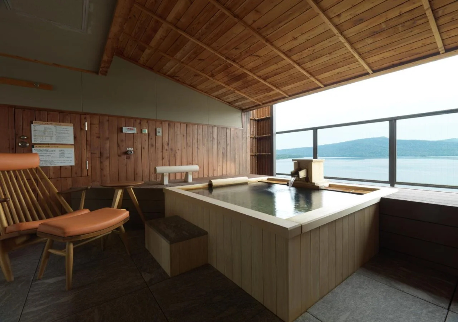 Akan Tsuruga Bessou HINANOZA