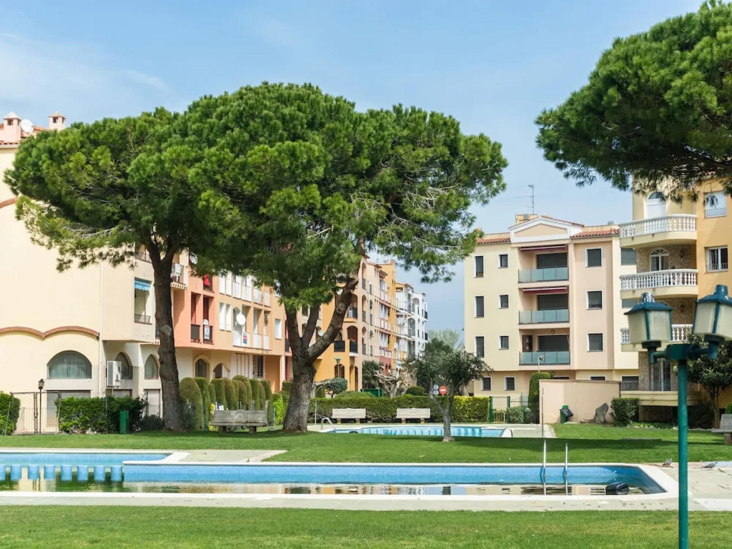 Alluring Apartment in Empuriabrava With Swimming Pool