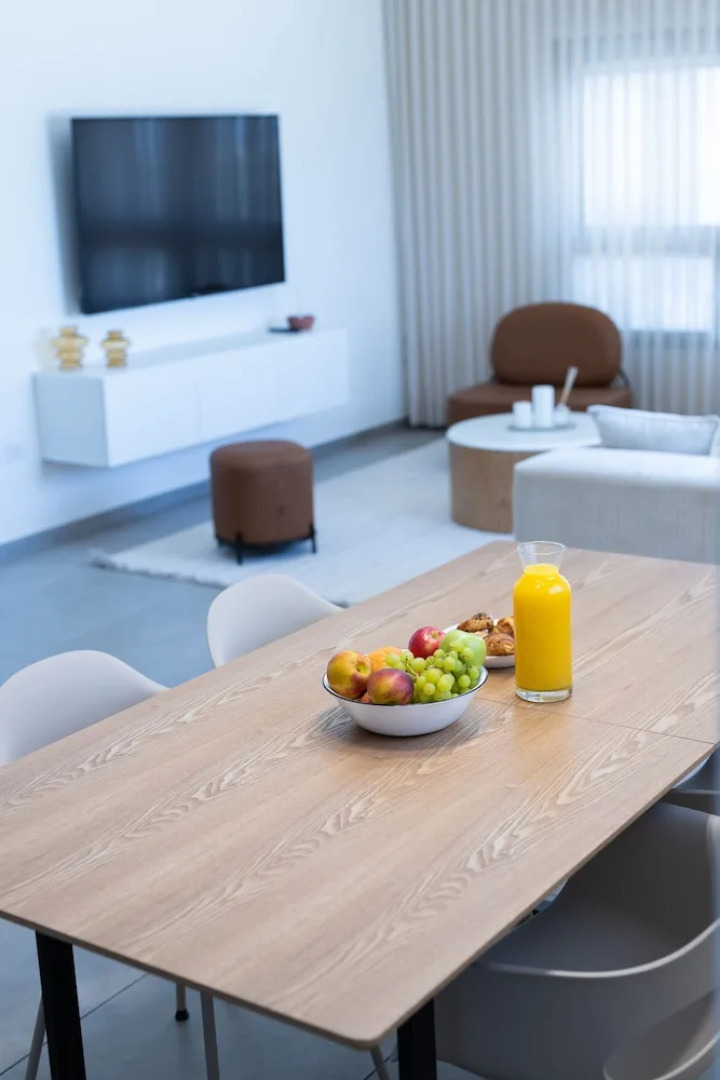 SeaFront Luxurious 3 BR Apartment