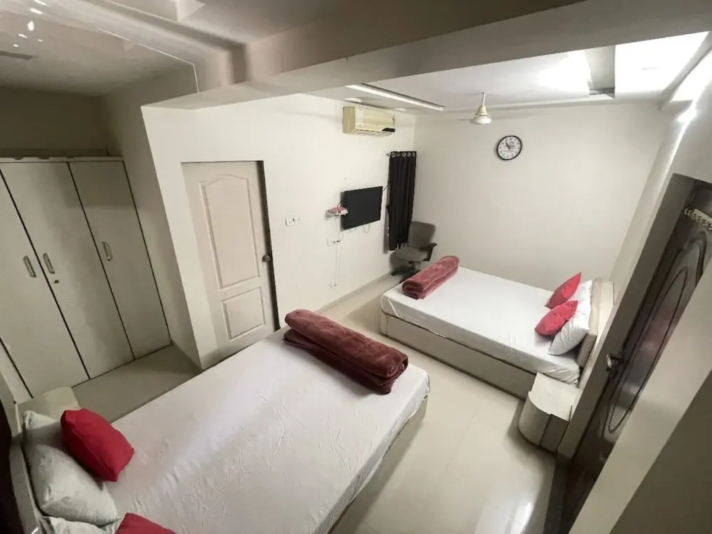 Goroomgo Narayan Executive Gujrat