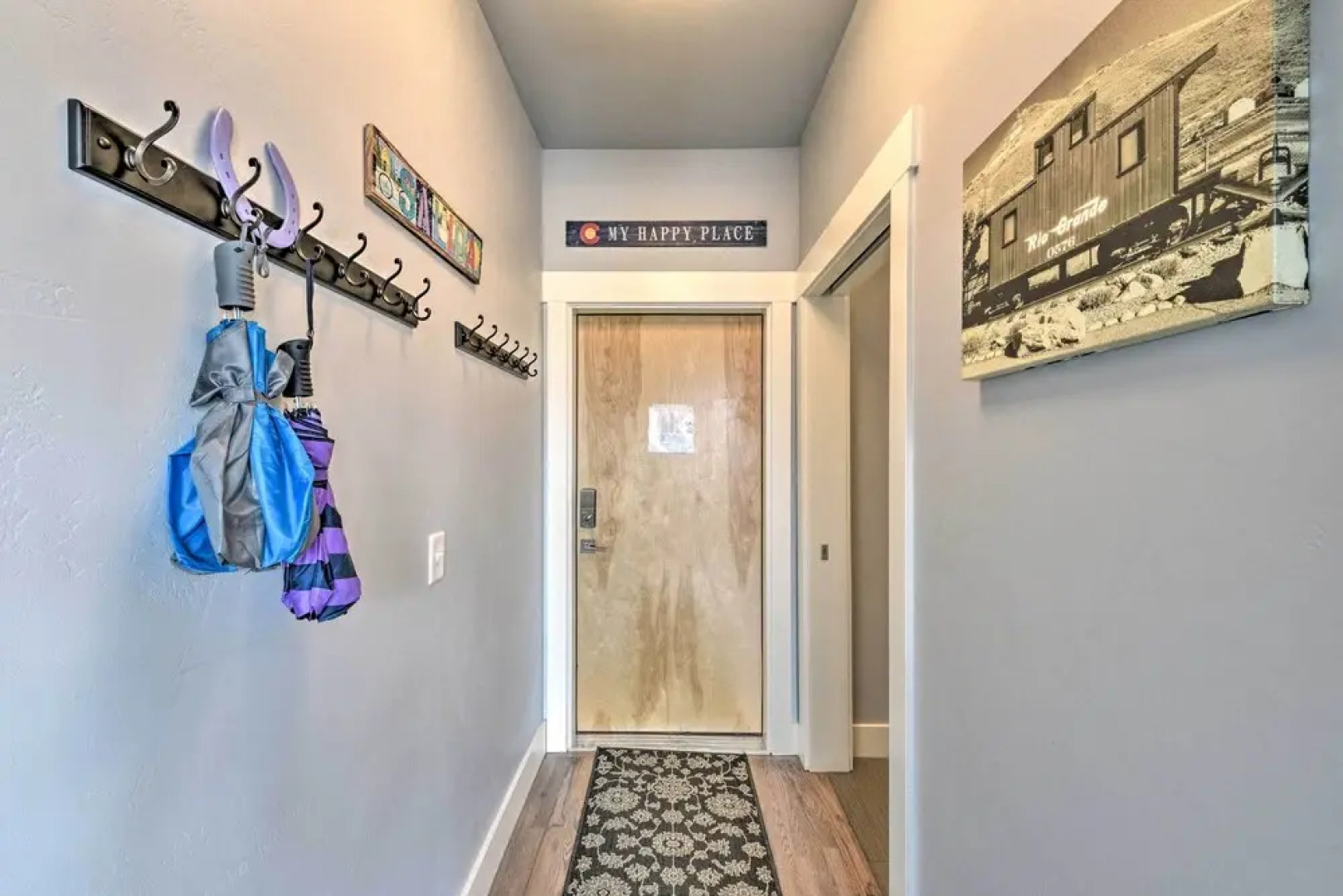 0660: Dtwn Salida Condo w/ Balcony