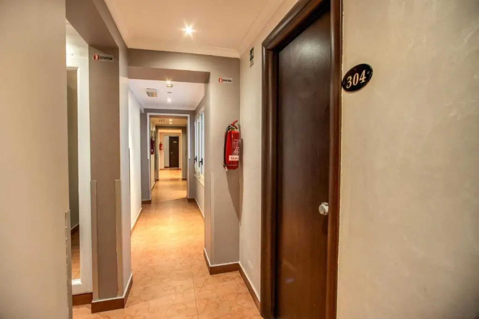 Everest Inn Rome