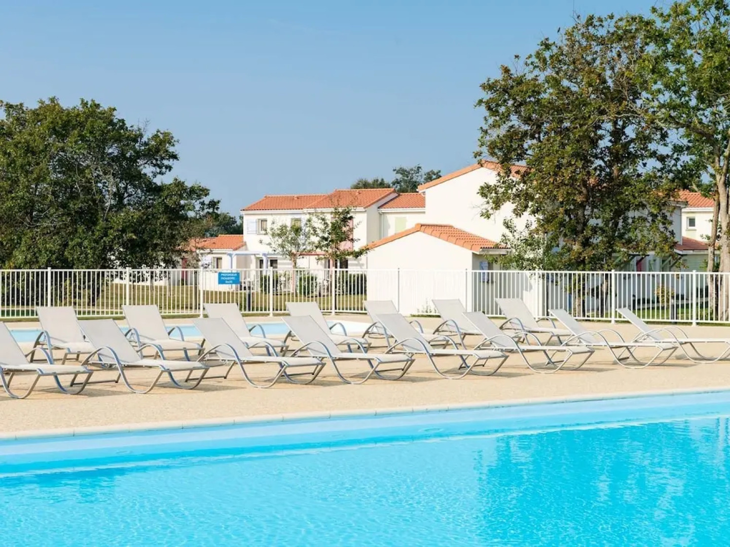 Well-kept Apartment, With Dishwasher, 7 km. From the Beach