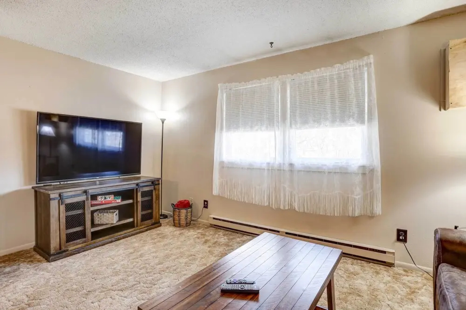 Pierre Vacation Rental - 9 Mi to Oahe Dam!