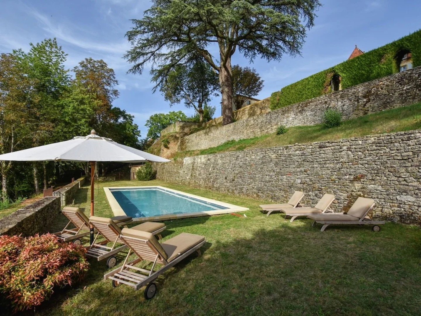Plush Mansion on a High-end Property in Saint-germain-de-belvès With Pool