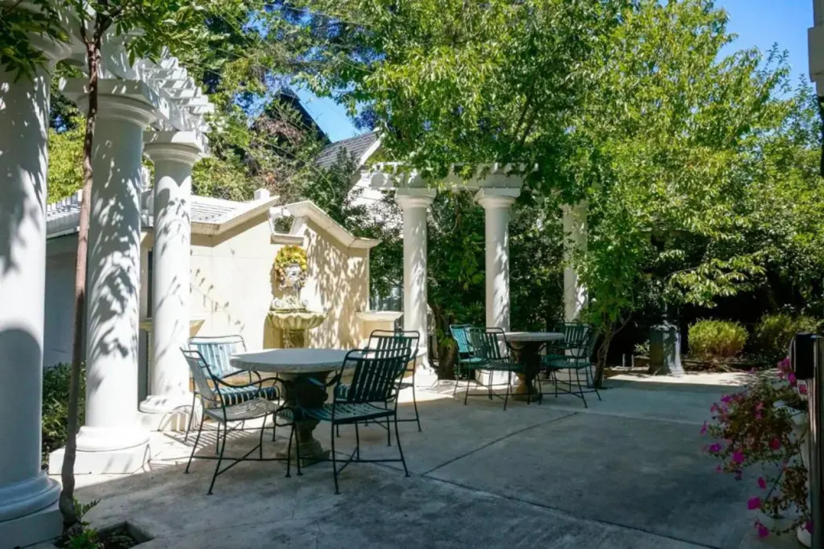 The Bergson, BW Signature Collection