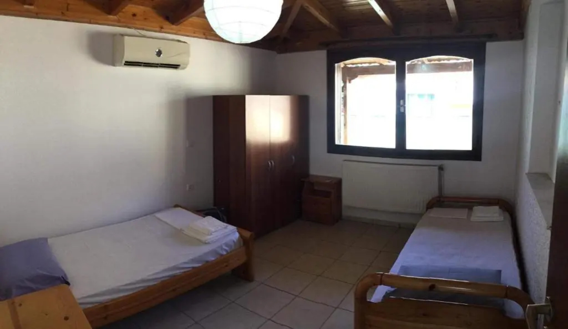 Tota's guest house, 4 min walk to the beach