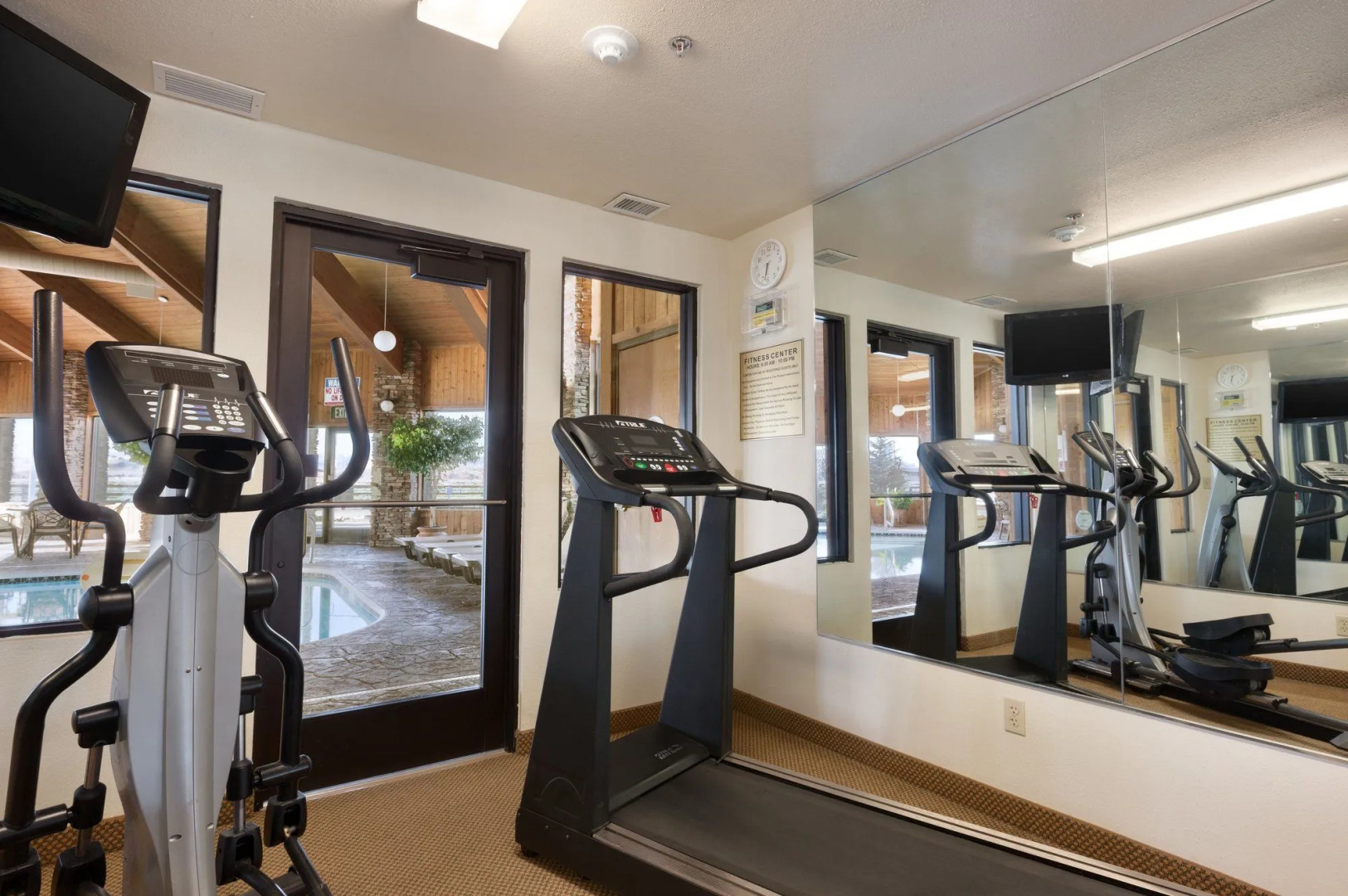 Pinedale Hotel & Suites