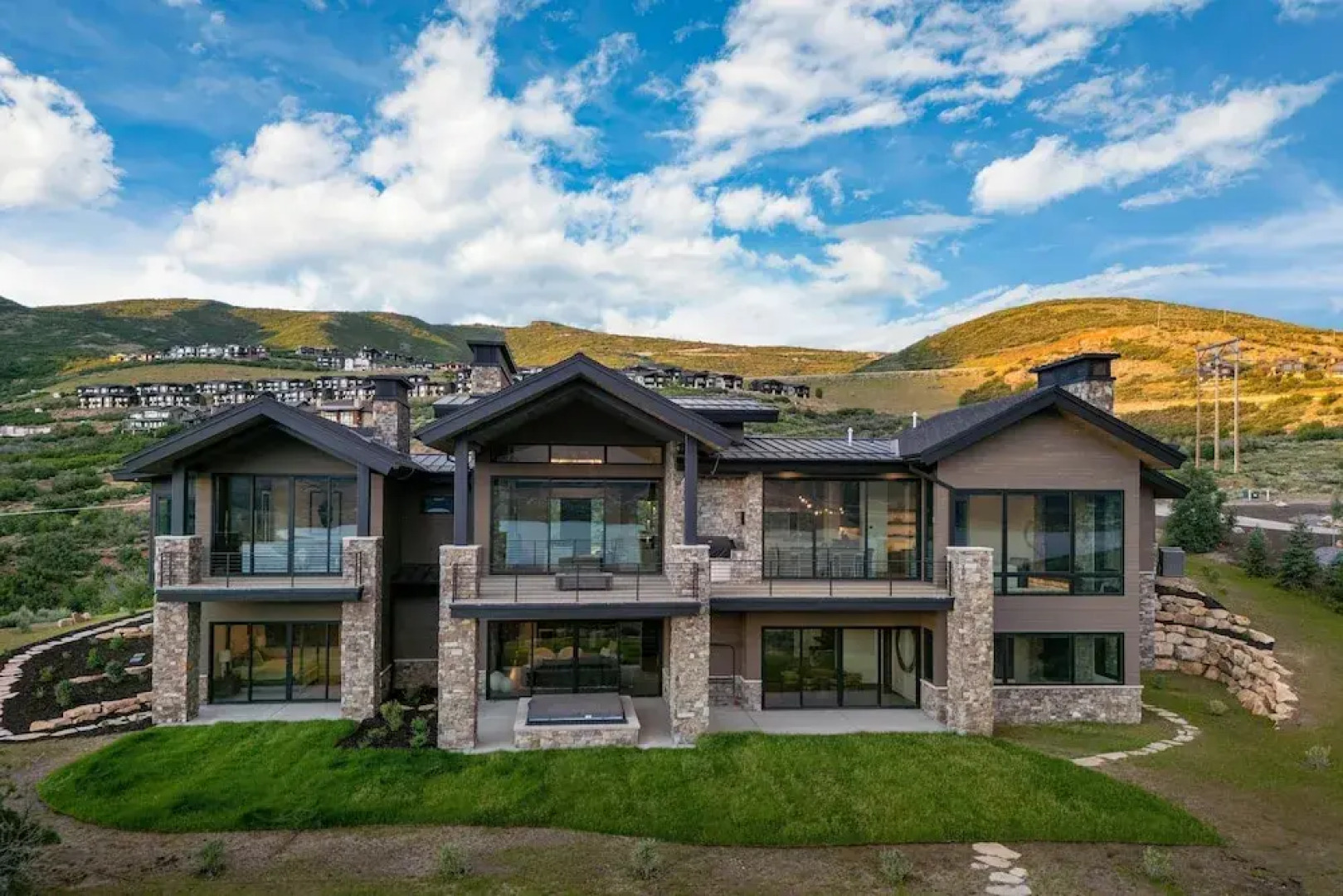 Reflection by Avantstay Sleeps 18 Lake Views Hot Tub Game Room