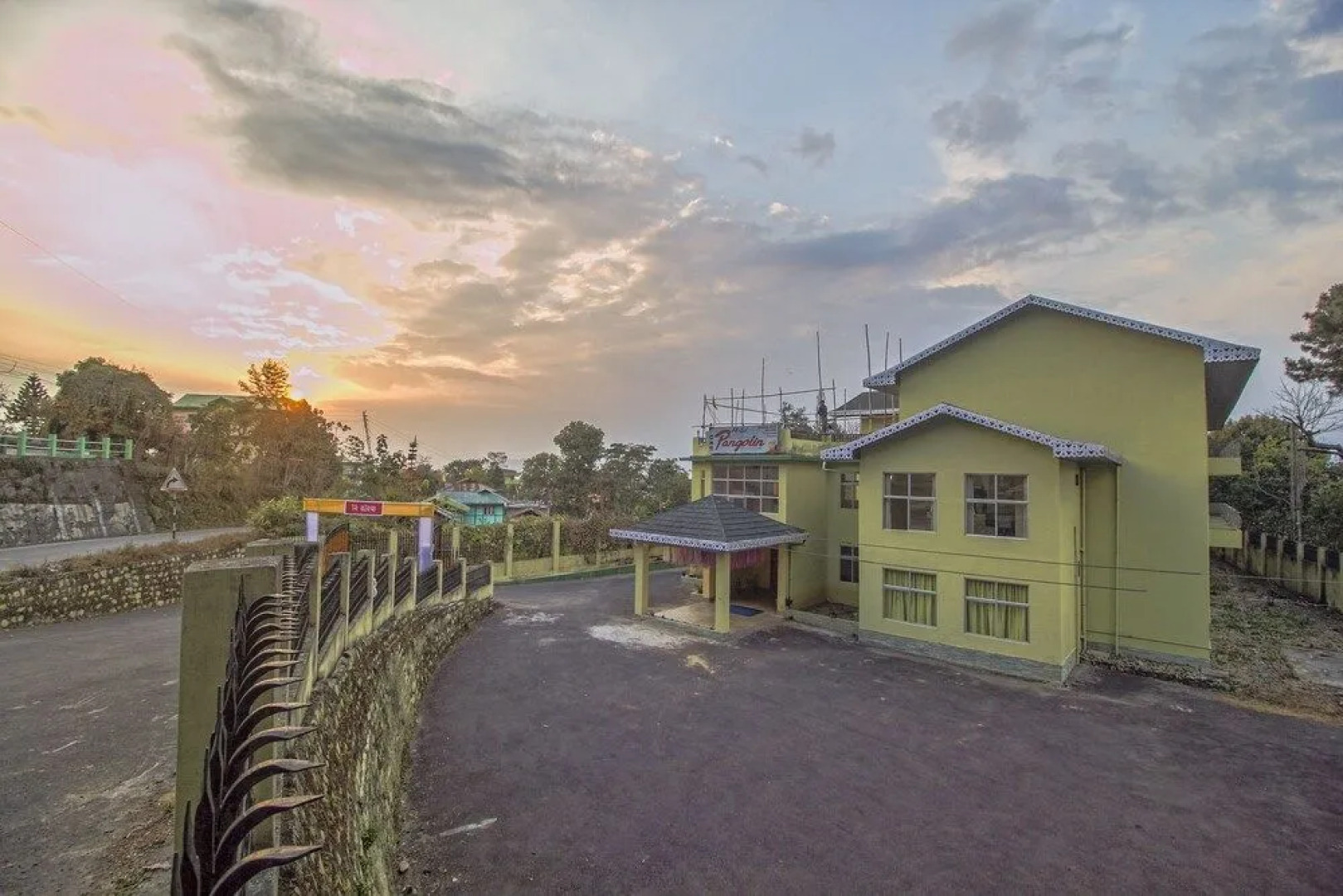 OYO 28084 Hotel Pangolin