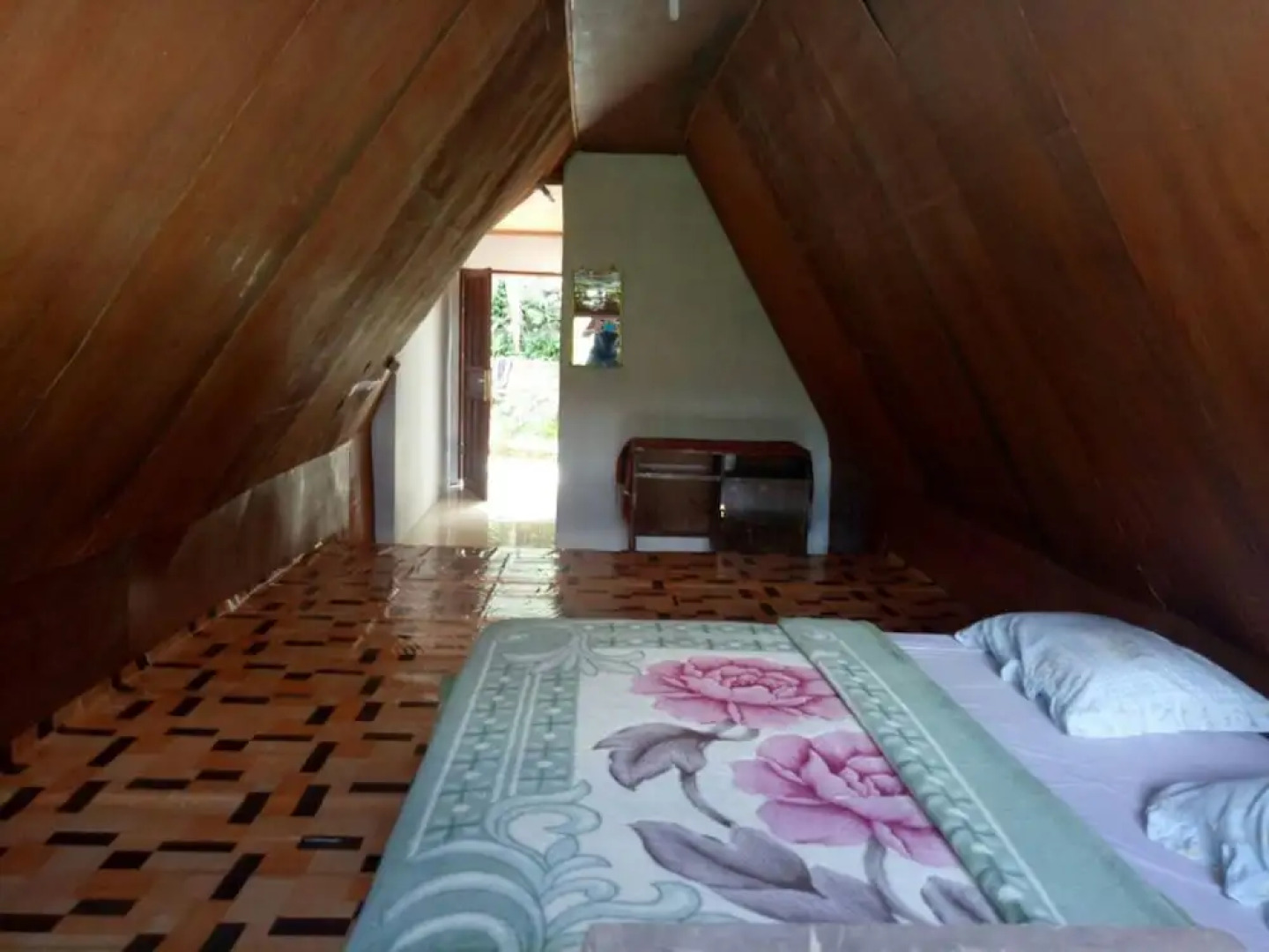 Laster Jony's Guest House