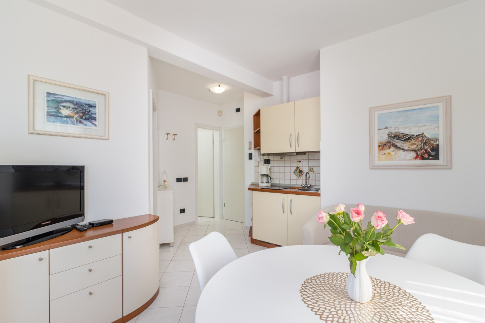 Apartment Escape - 20 m from sea: White Medulin, Istria