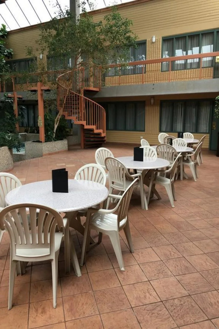 Travelodge by Wyndham Winnipeg East