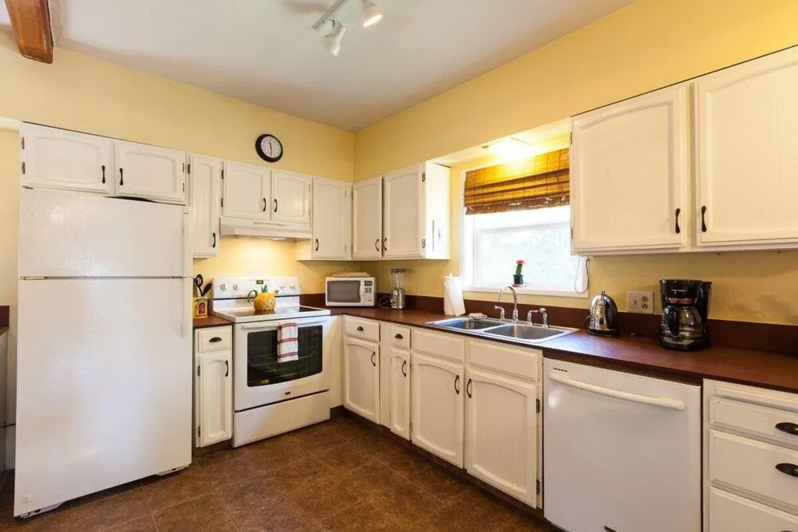 Heartbreak Pet and Family-Friendly Hood River Home by RedAwning