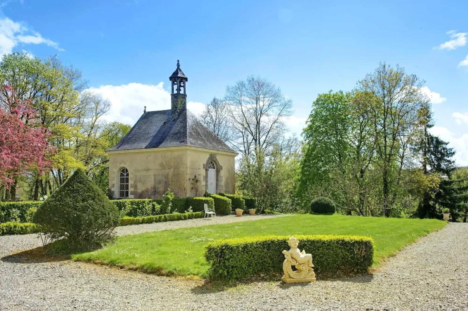 Mansion With 5 Bedrooms in Poligné, With Private Pool, Furnished Garde