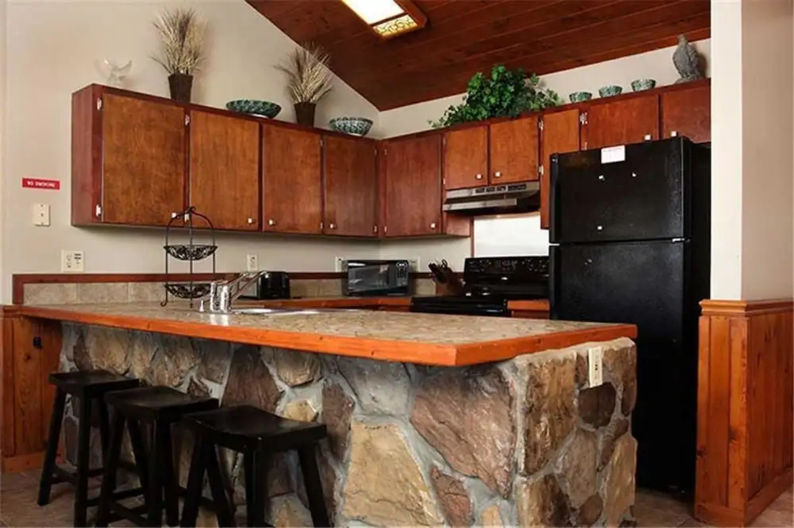 On Eagles Wings 2 Bedroom Mountain View Home with Hot Tub