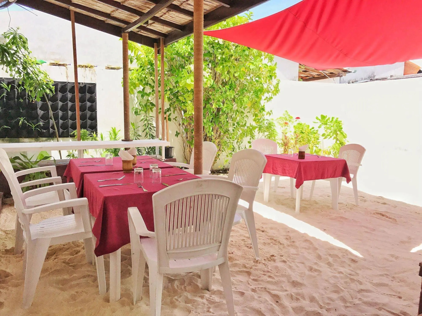 Yonder Retreat Folhudhoo