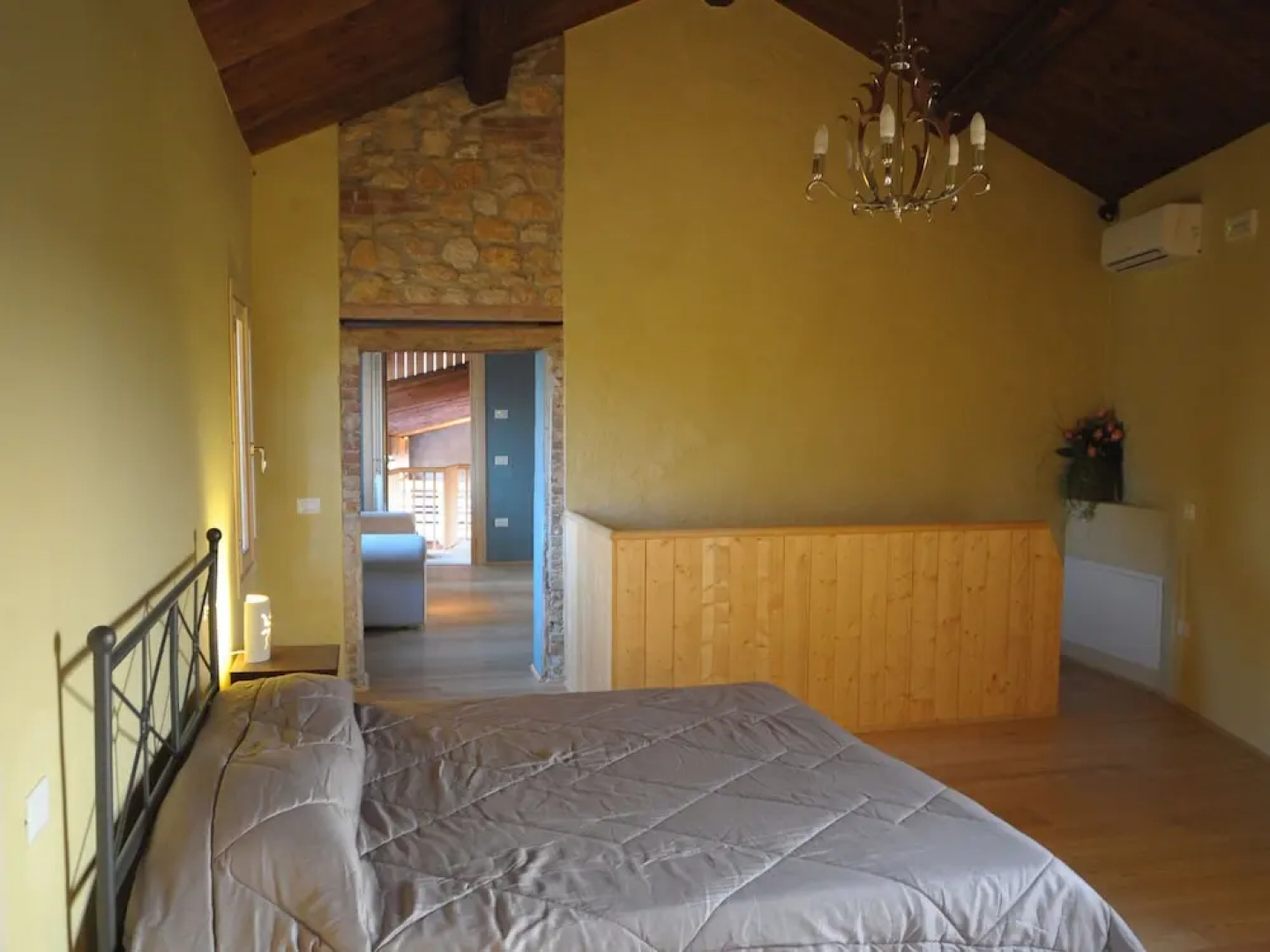 Renovated, Spacious and Cosy Countryside House. Wi-fi, Garden and Swimming Pool