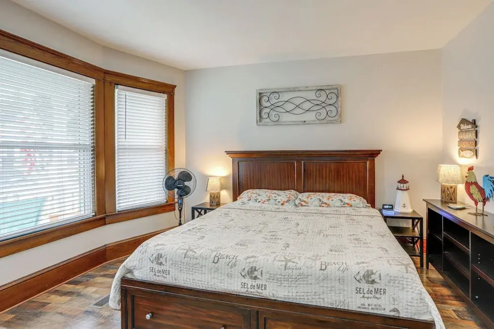 3 Mi to Cedar Point: Sunny Sandusky Home w/ Yard