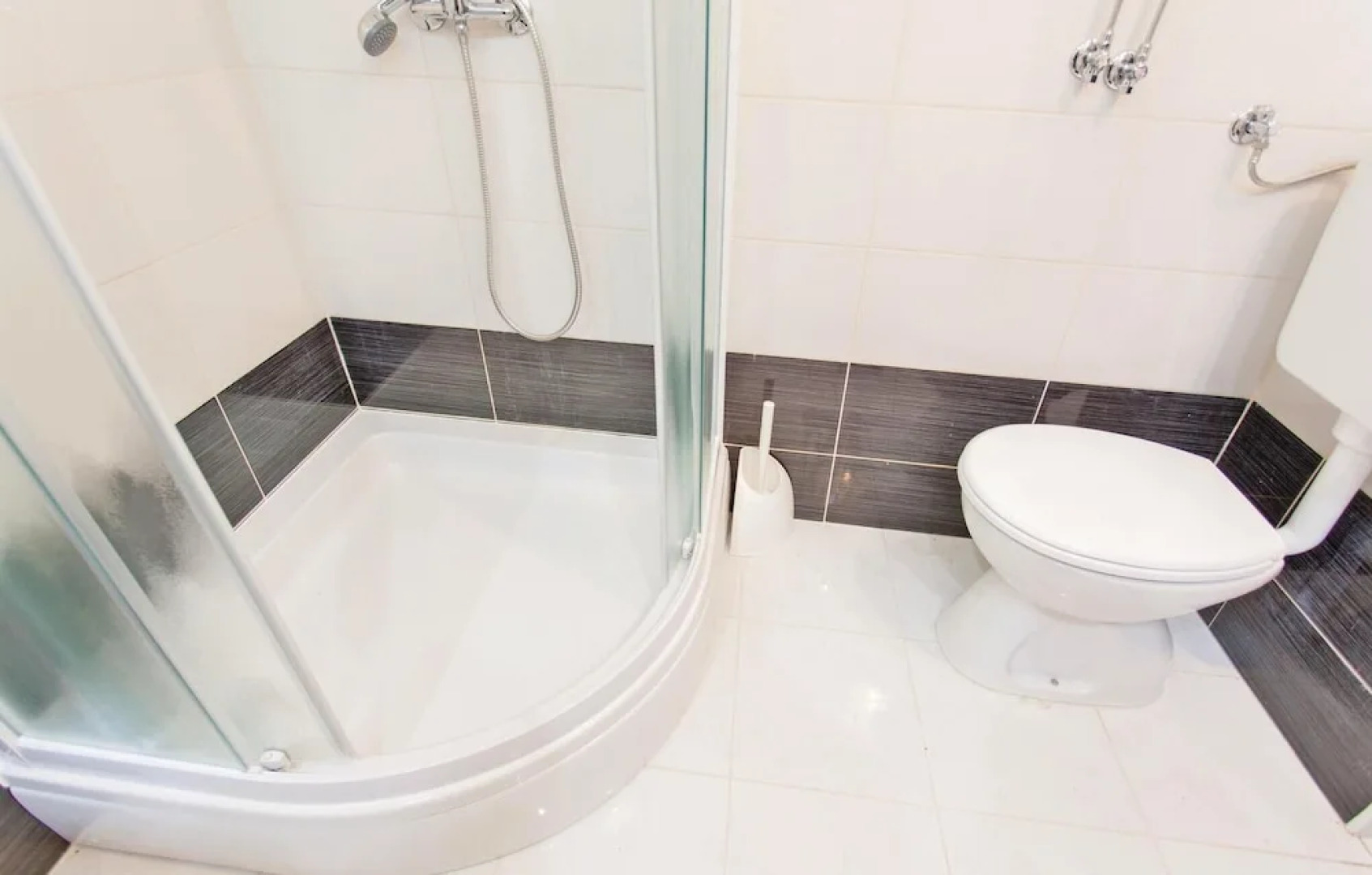 Amazing Home in Klimno With Wifi and 5 Bedrooms