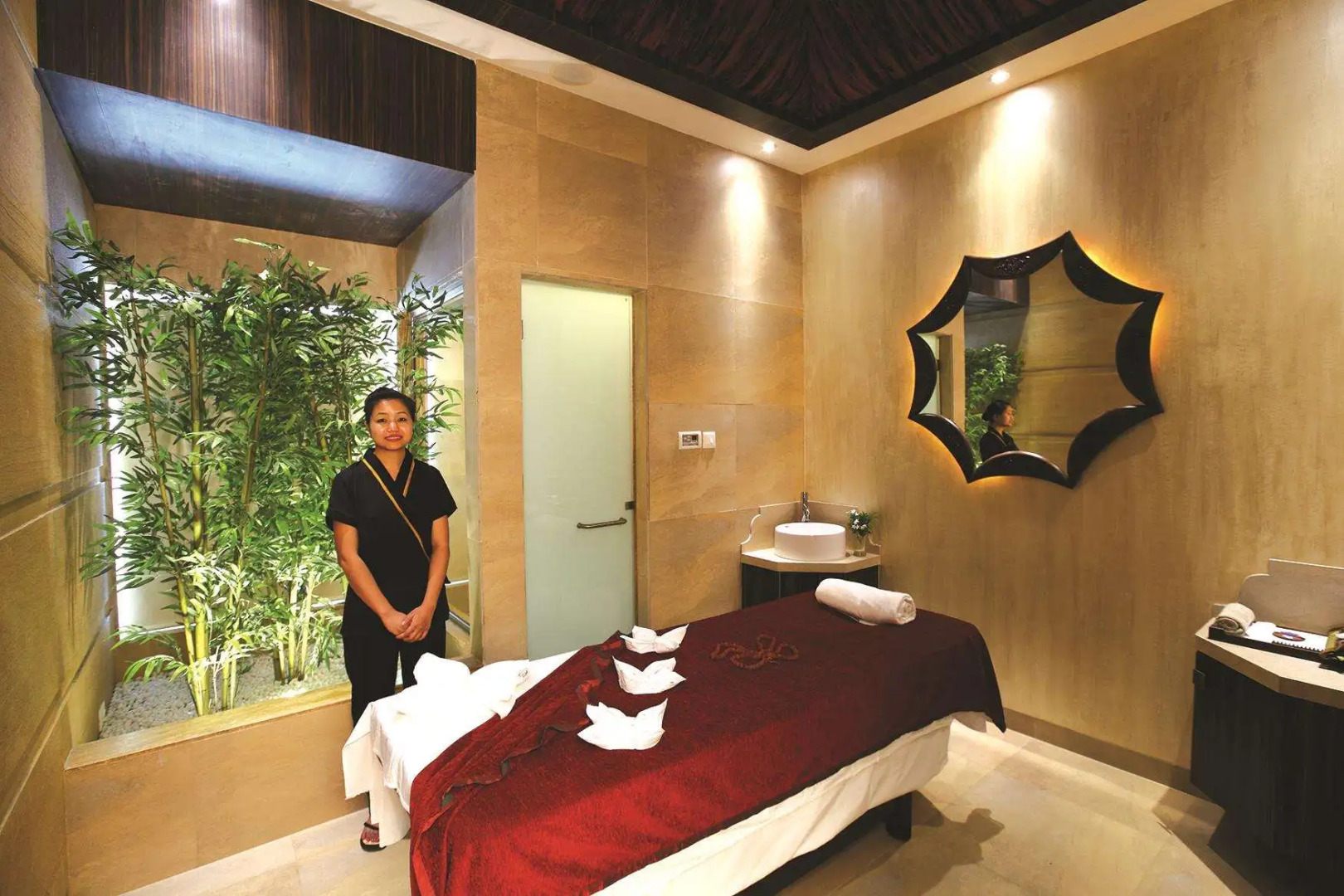 Express Inn The Business Luxury Hotel