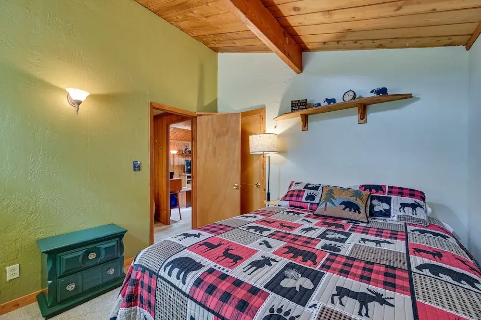 Cozy Munds Park Cabin w/ Fireplace & Deck!