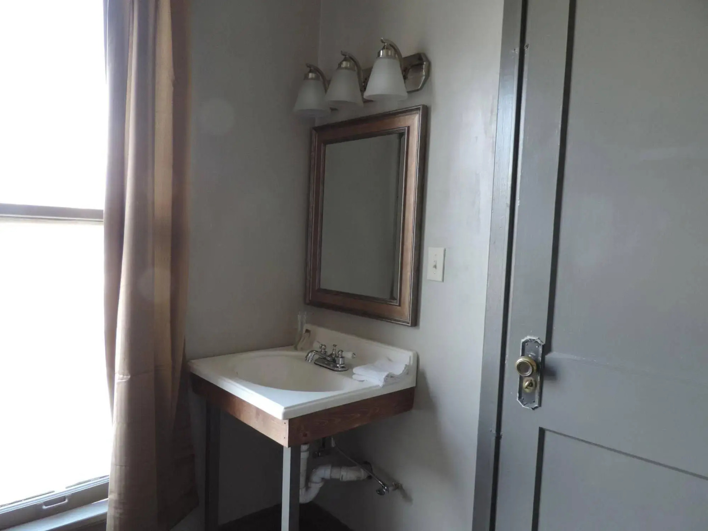 Gardner Hotel & Hostel