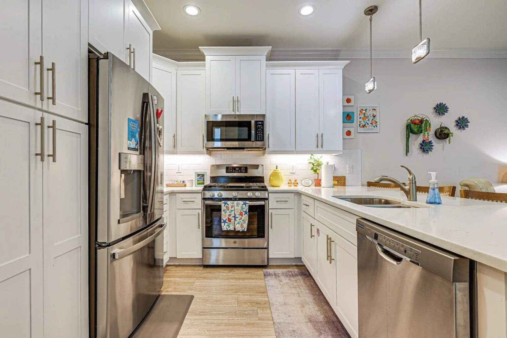 Airy Coastal Casa on Park: 6 Mi to Honeymoon Isle!