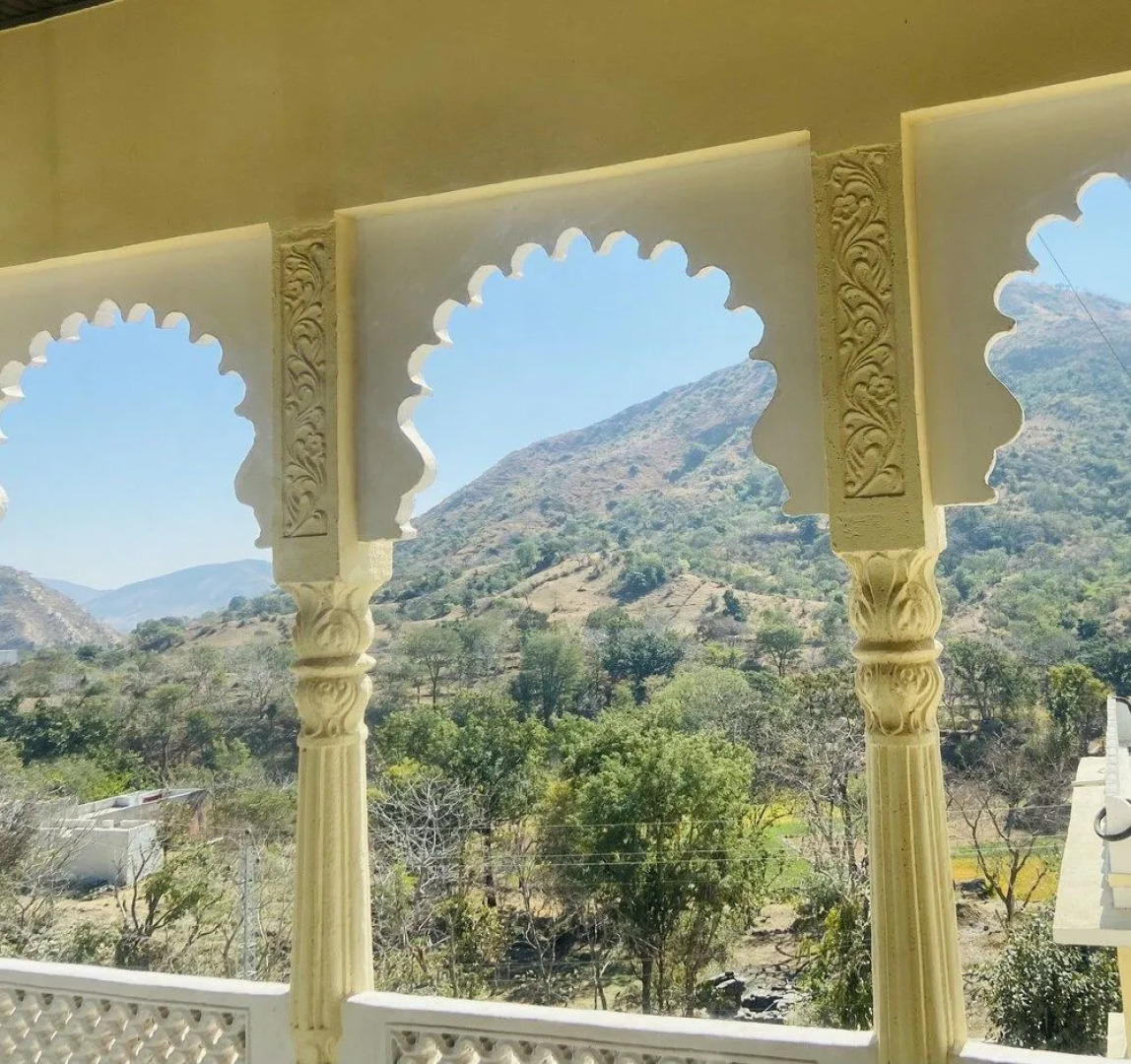 Golden Hands - Palace Raj Kumbha