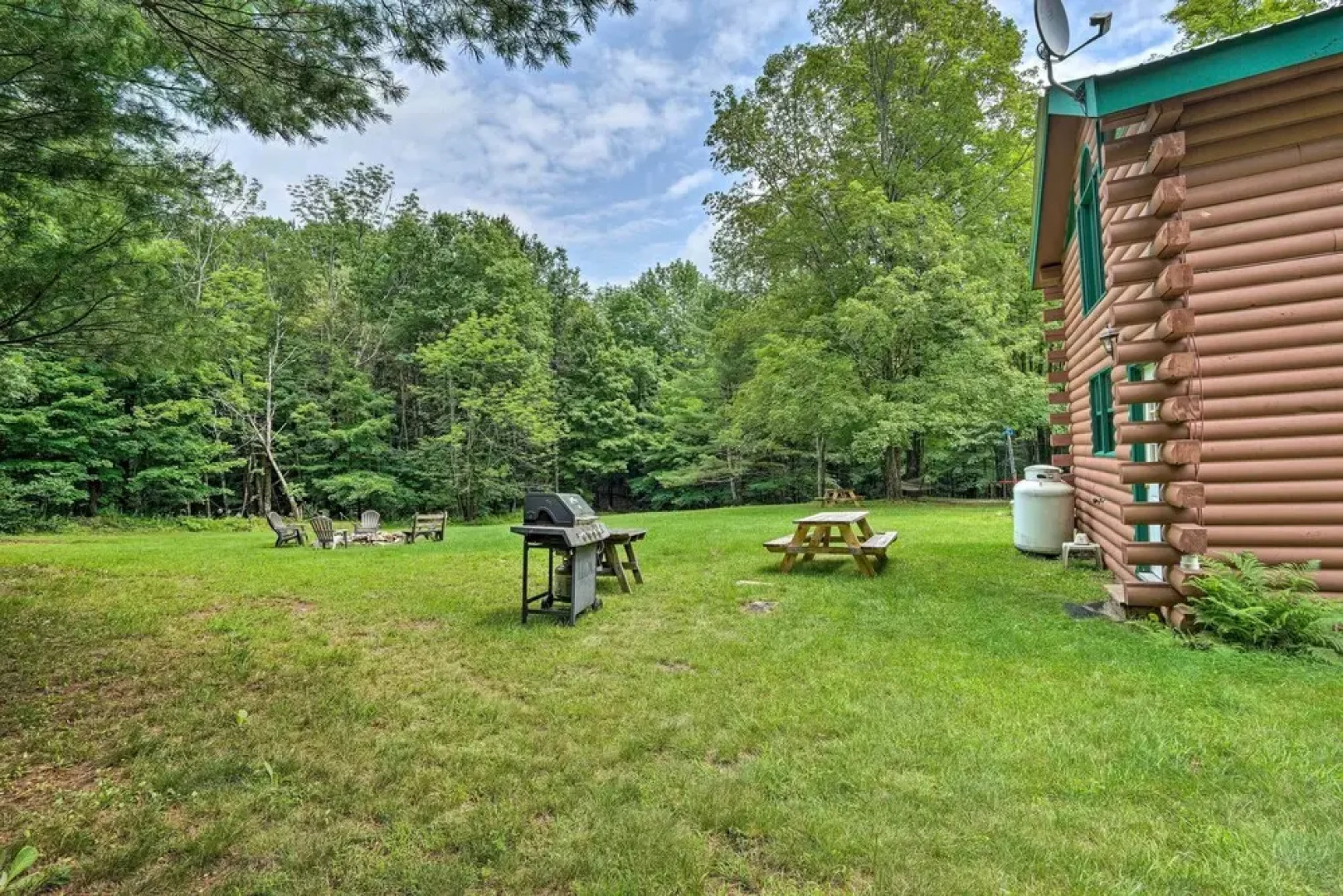 Spacious Mtn Cabin on 7 Private Acres in Athol!