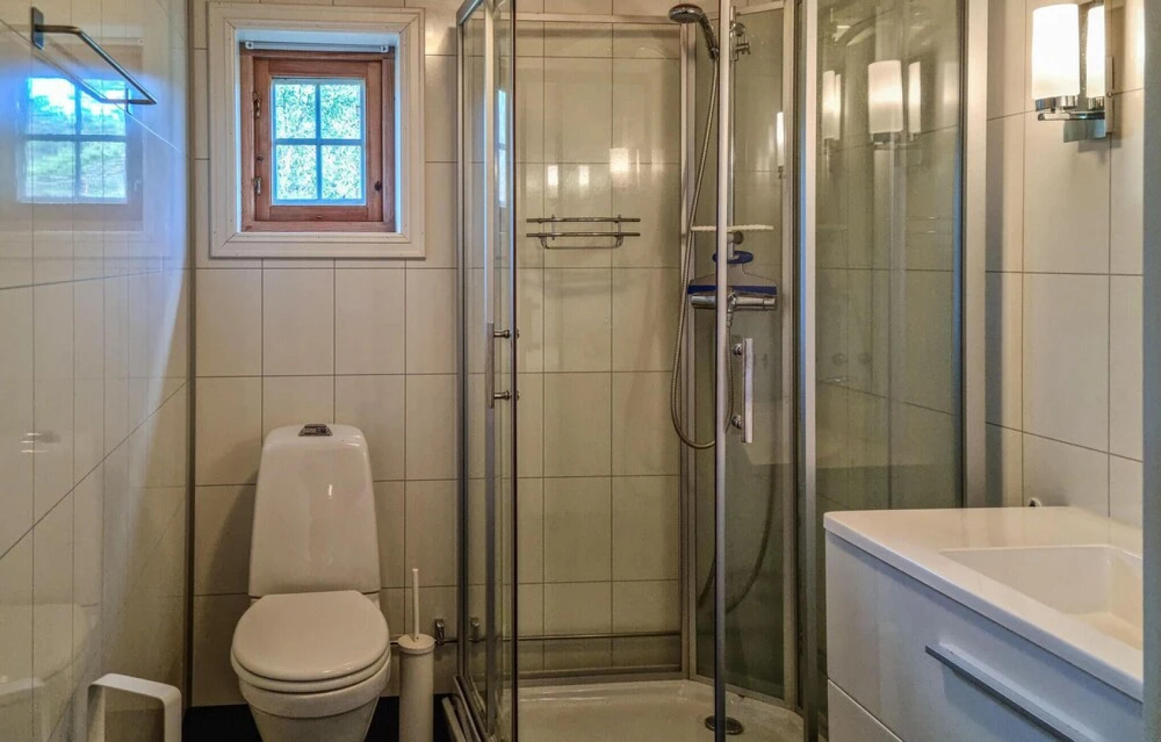 Nice Home in Hornnes With Wifi and 5 Bedrooms