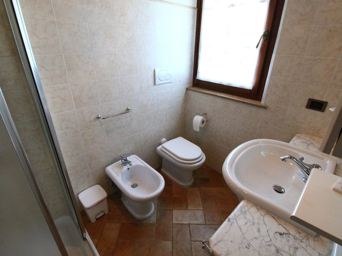 Farmhouse on a hill in the breathtaking Tuscan countryside