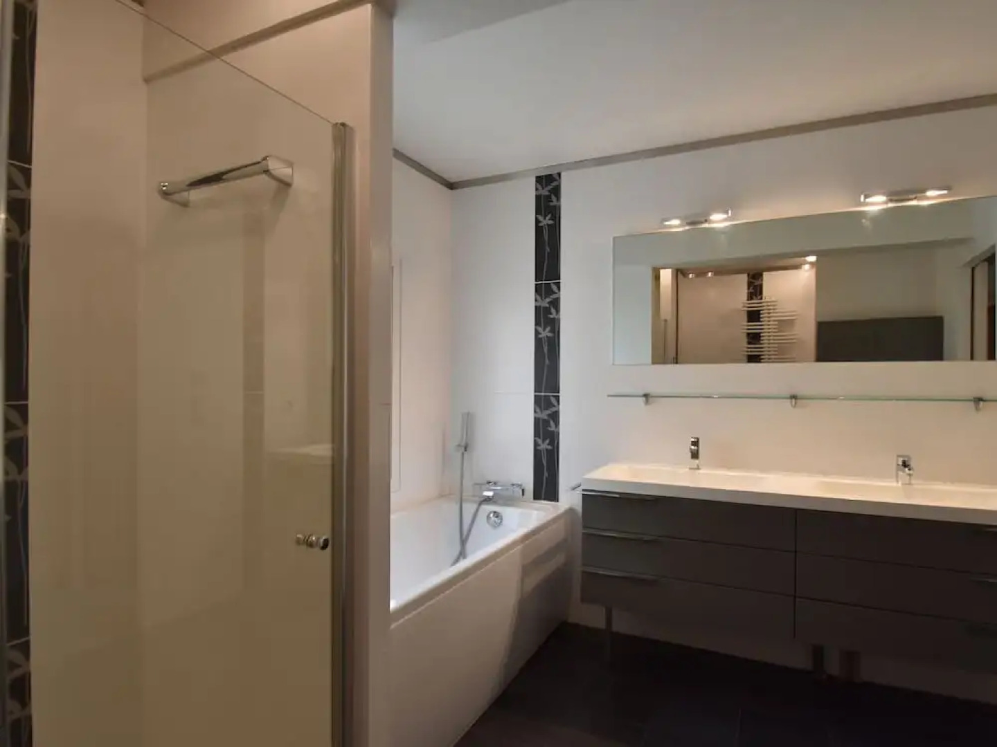 Attractive Holiday Home in Vézénobres With Swimming Pool