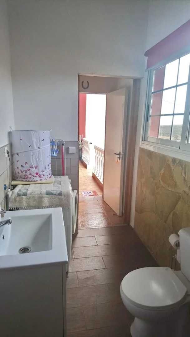 Studio in Tuineje, With Wonderful Mountain View, Enclosed Garden and Wifi