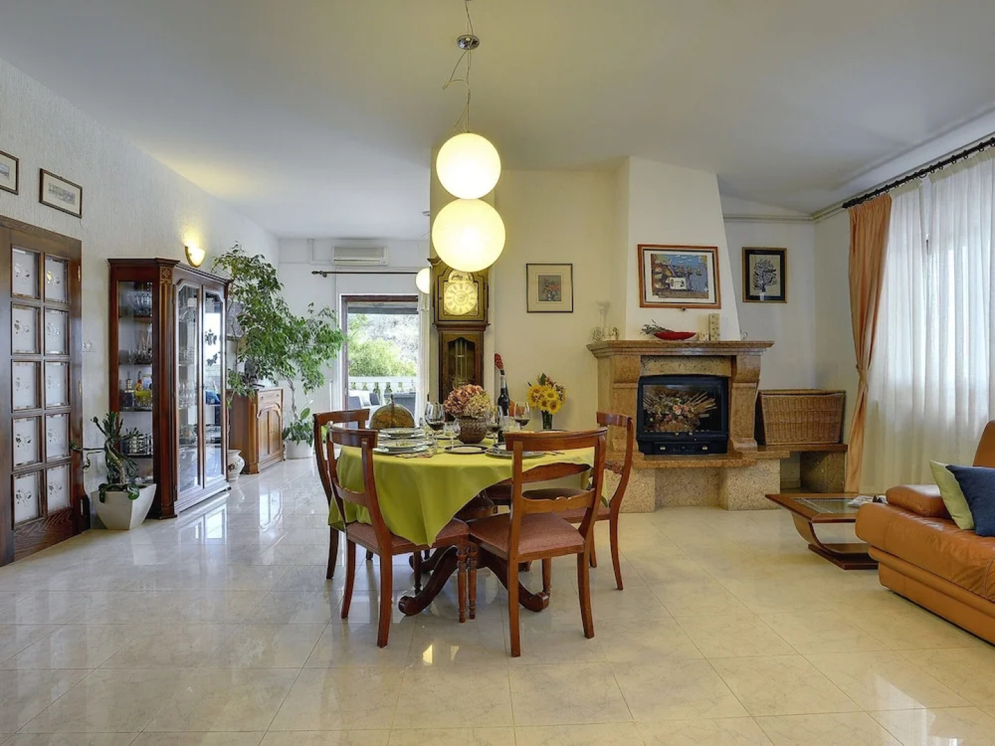 Holiday House for 14 Persons with Private Pool near Beach & Pula