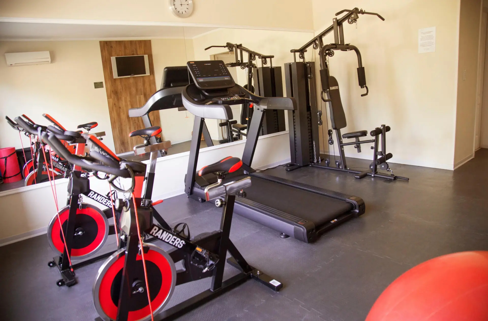 Xelena Hotel & Suites