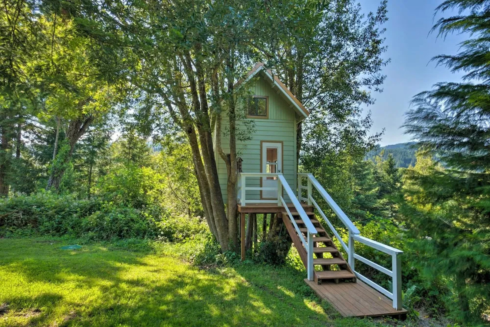 Quaint Riverside Reprieve w/ Kayaks + Floats!