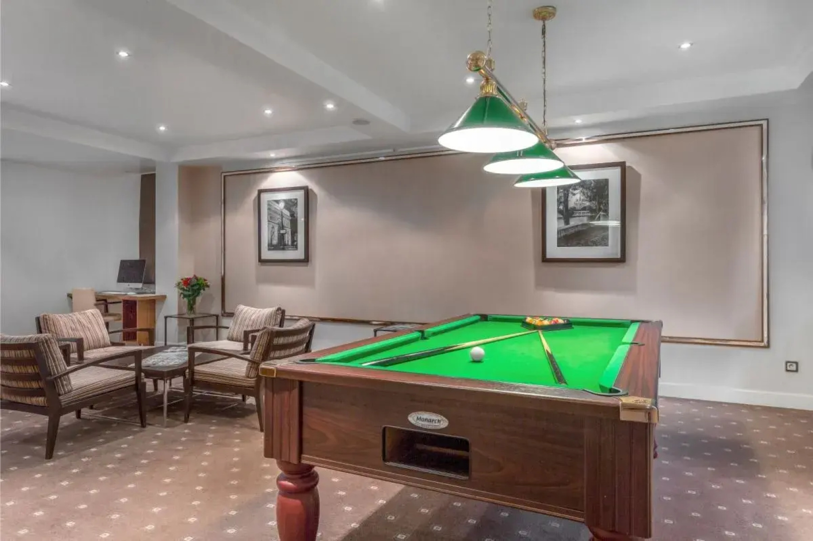 Royal Regency Paris Vincennes