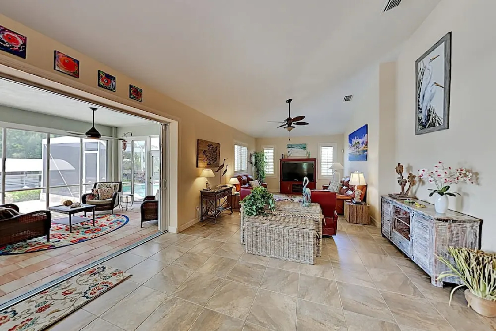 Canal House - 3 Br home by RedAwning