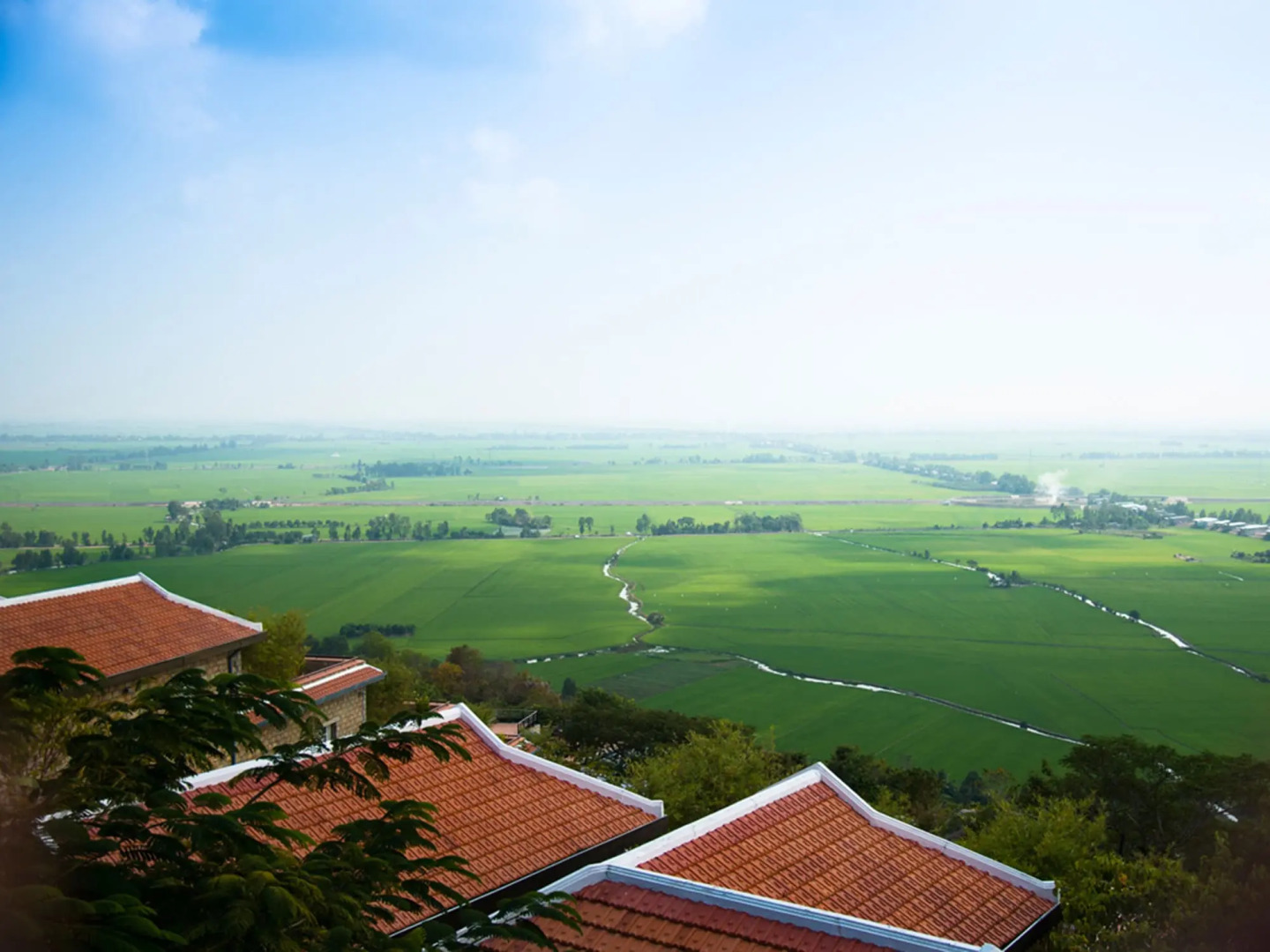 Victoria Nui Sam Lodge