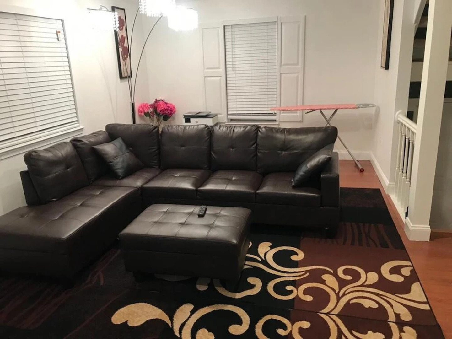 Room in House - Executive Private Room w Bath Near Shopping