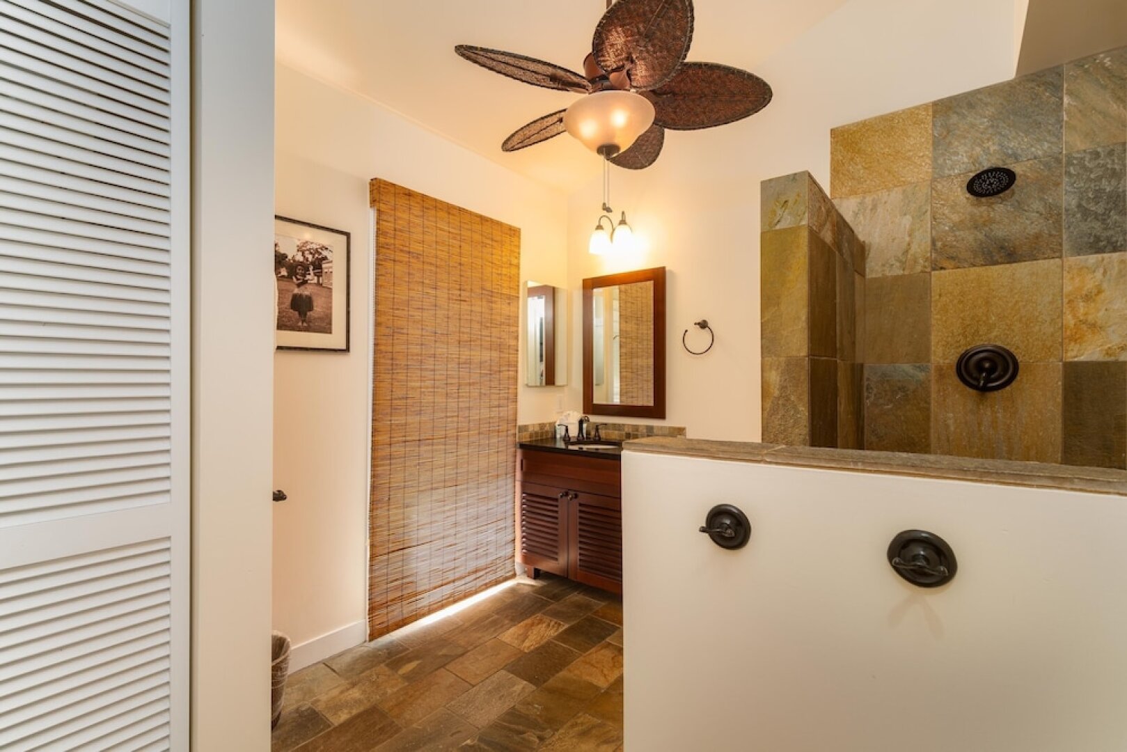 Aina Nalu 2bd/2ba 2 Bedroom Condo by Redawning