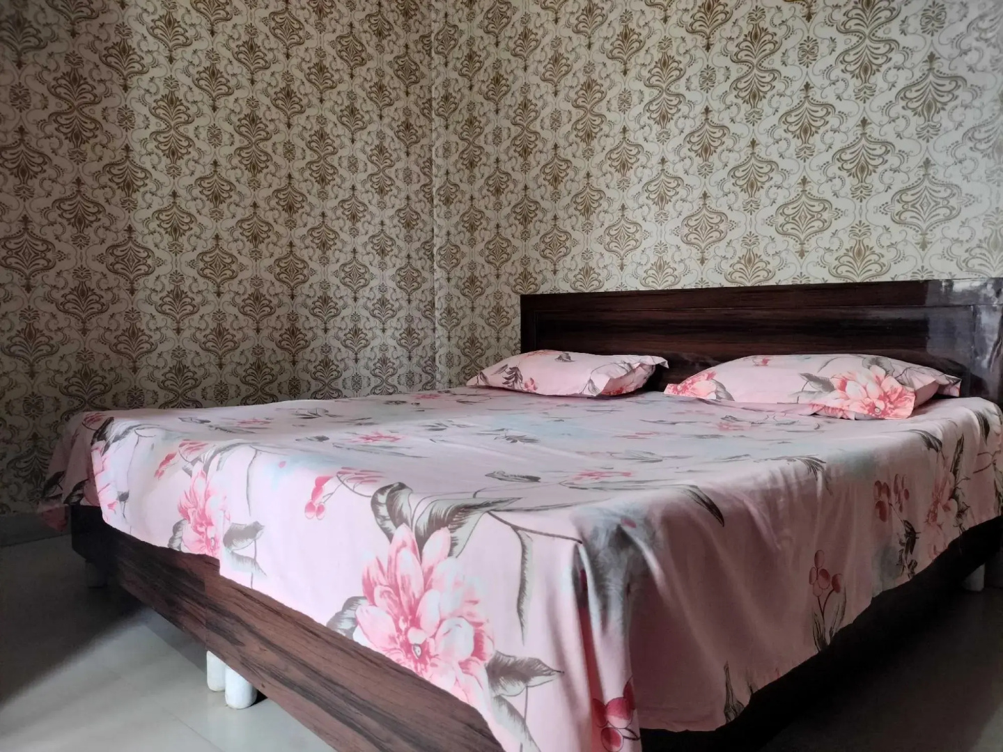 Oyo 92004 Rajeev Pg Guest House
