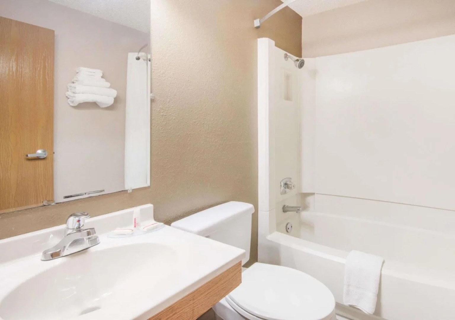 Super 8 by Wyndham Jamestown