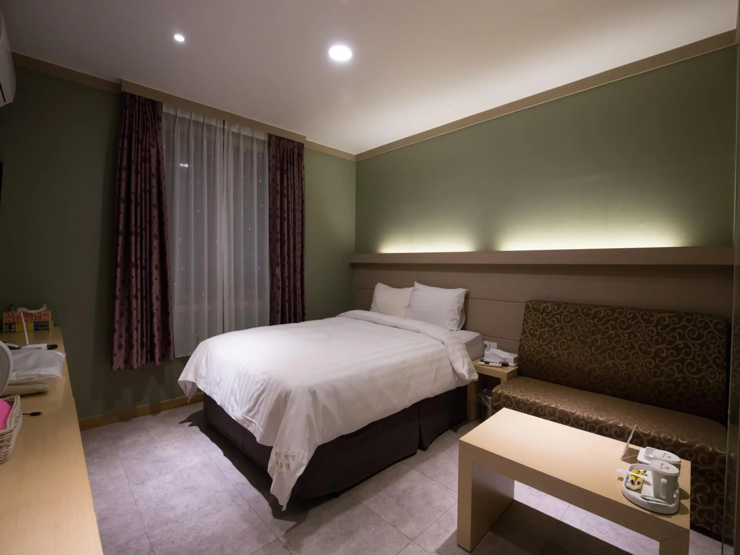 Sunrise Hill Tourist Hotel