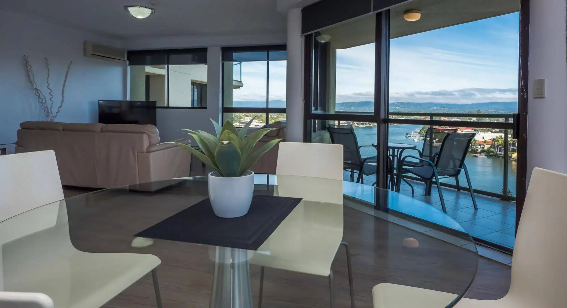 Surfers Hawaiian Apartments