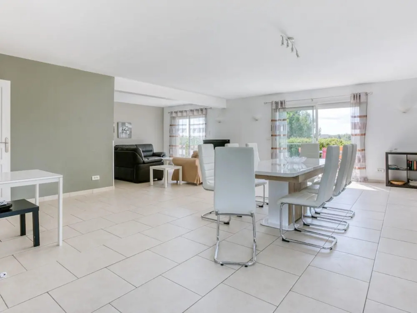 Luxury Villa in Aigne with Swimming Pool