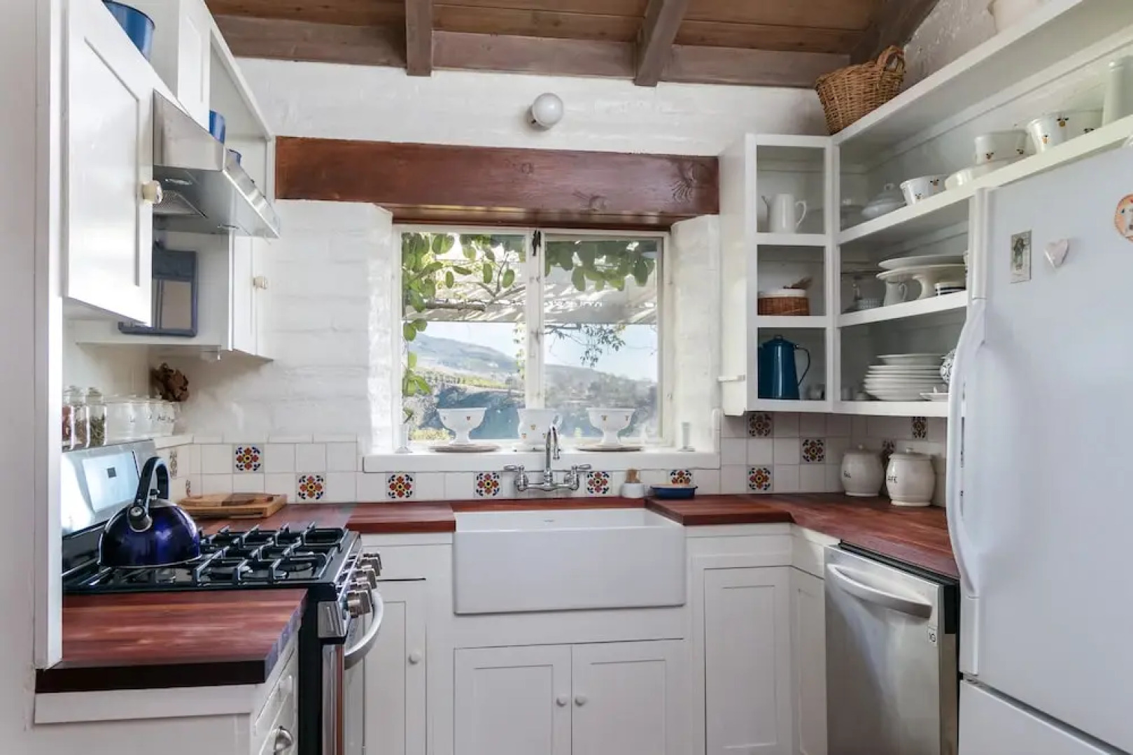 6590 Camino Carreta House by RedAwning